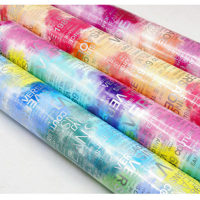 PU Rainbow Letter Print Magazine Thiết kế Da tổng hợp Không thấm nước Vải da giả cho túi hành lý đồ nội thất mỹ phẩm / ghế sofa