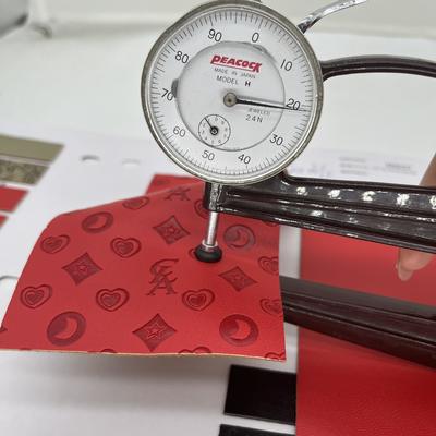 Da tổng hợp ép PU cho túi giày Bao bì tấm thảm bàn Vải da giả tổng hợp