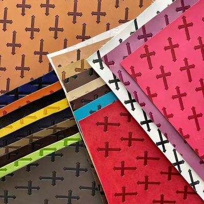 Tùy chỉnh Da tổng hợp dập nổi PU Vinyl đổi màu thời trang cho Túi giày Thảm trải bàn Vải giả da