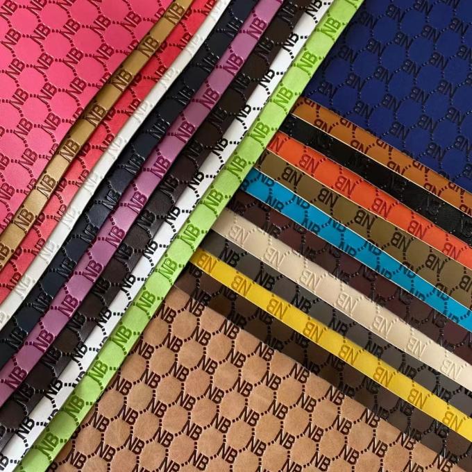 Tùy chỉnh Da tổng hợp dập nổi PU Vinyl đổi màu thời trang cho Túi giày Thảm trải bàn Vải giả da 15