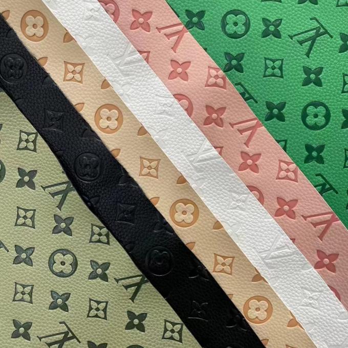 Tùy chỉnh Da tổng hợp dập nổi PU Vinyl đổi màu thời trang cho Túi giày Thảm trải bàn Vải giả da 16