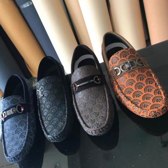 Tùy chỉnh Da tổng hợp dập nổi PU Vinyl đổi màu thời trang cho Túi giày Thảm trải bàn Vải giả da 21